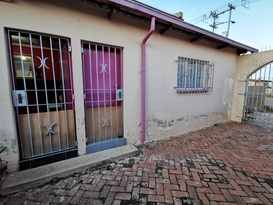 To Let 2 Bedroom Property for Rent in Laudium Gauteng