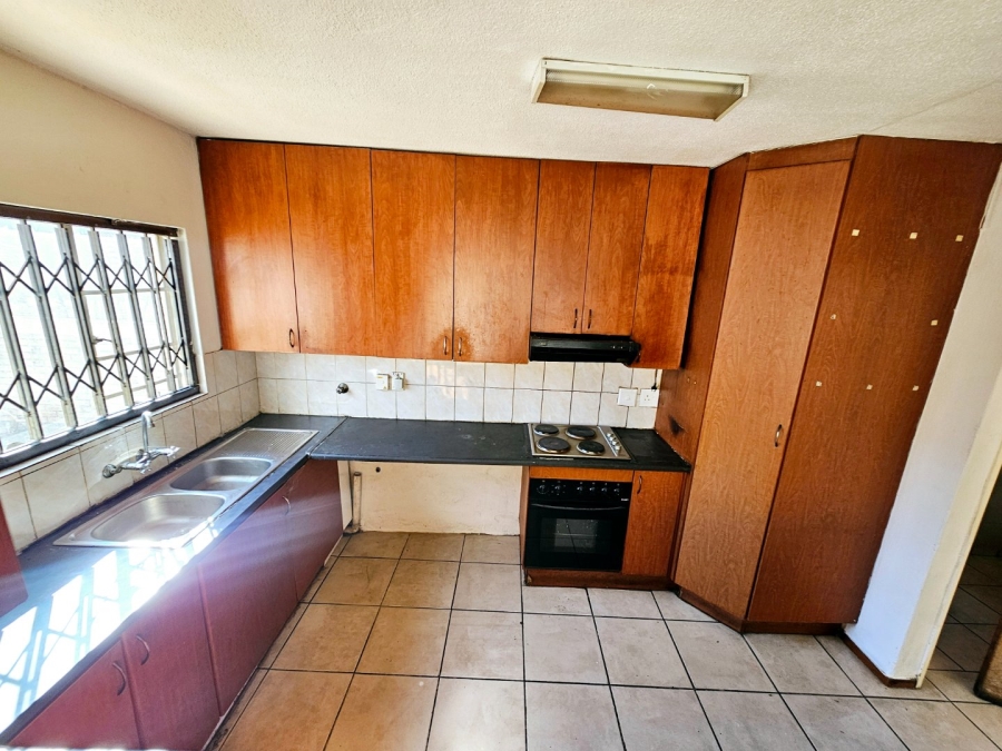 To Let 3 Bedroom Property for Rent in Heuwelsig Estate Gauteng