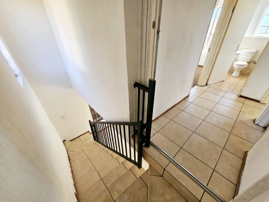 To Let 3 Bedroom Property for Rent in Heuwelsig Estate Gauteng