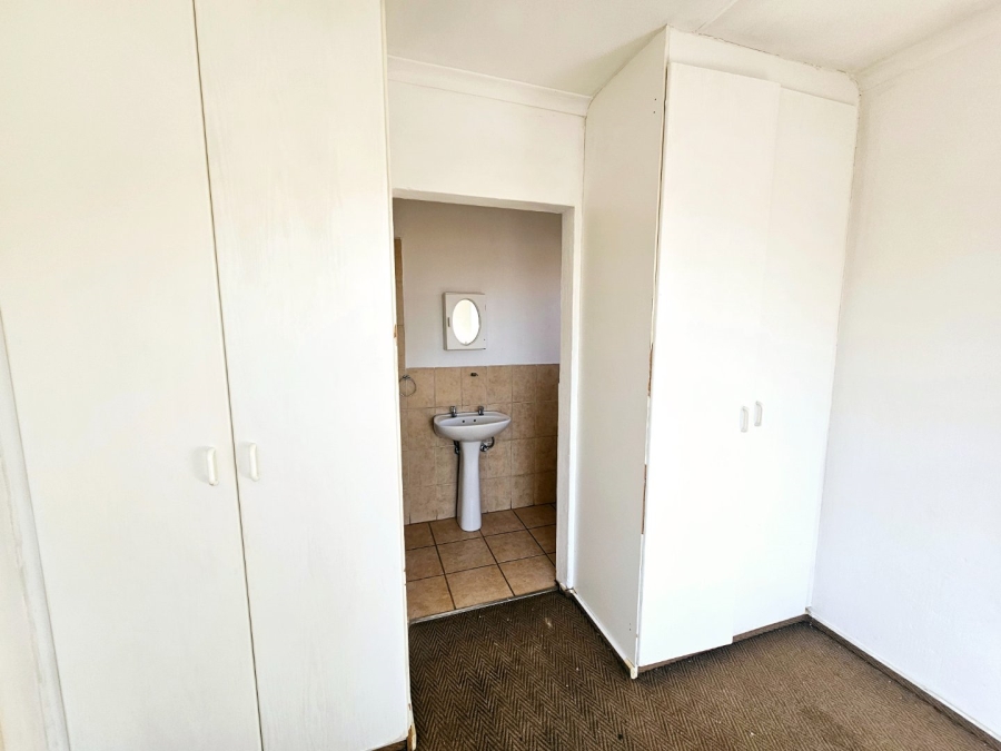 To Let 3 Bedroom Property for Rent in Heuwelsig Estate Gauteng