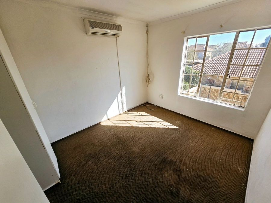 To Let 3 Bedroom Property for Rent in Heuwelsig Estate Gauteng