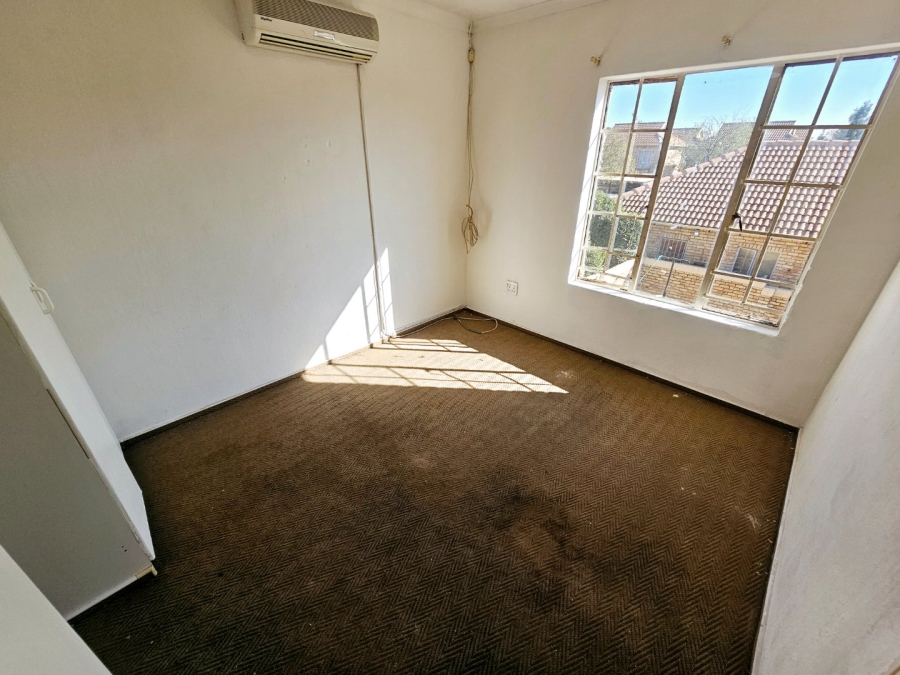 To Let 3 Bedroom Property for Rent in Heuwelsig Estate Gauteng