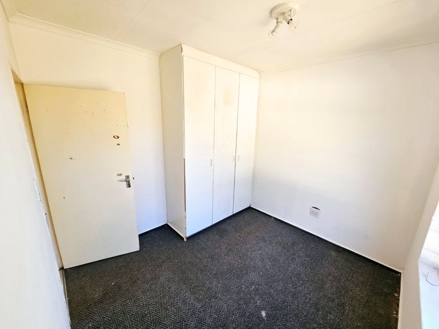 To Let 3 Bedroom Property for Rent in Heuwelsig Estate Gauteng