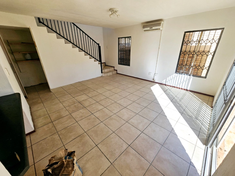 To Let 3 Bedroom Property for Rent in Heuwelsig Estate Gauteng