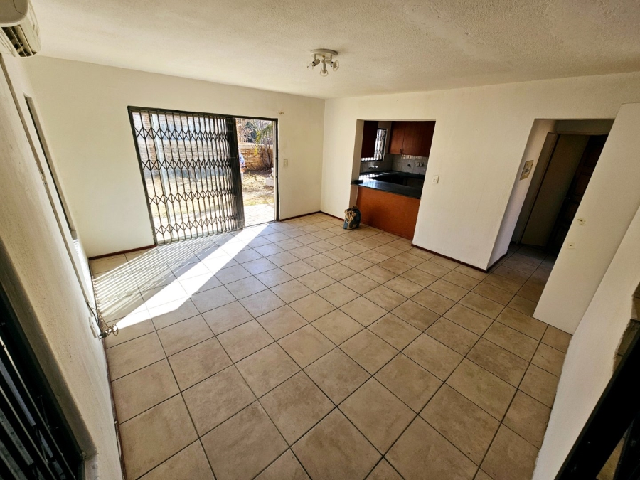 To Let 3 Bedroom Property for Rent in Heuwelsig Estate Gauteng