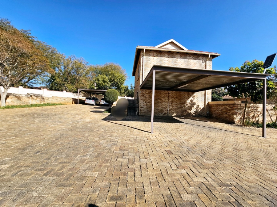 To Let 3 Bedroom Property for Rent in Heuwelsig Estate Gauteng