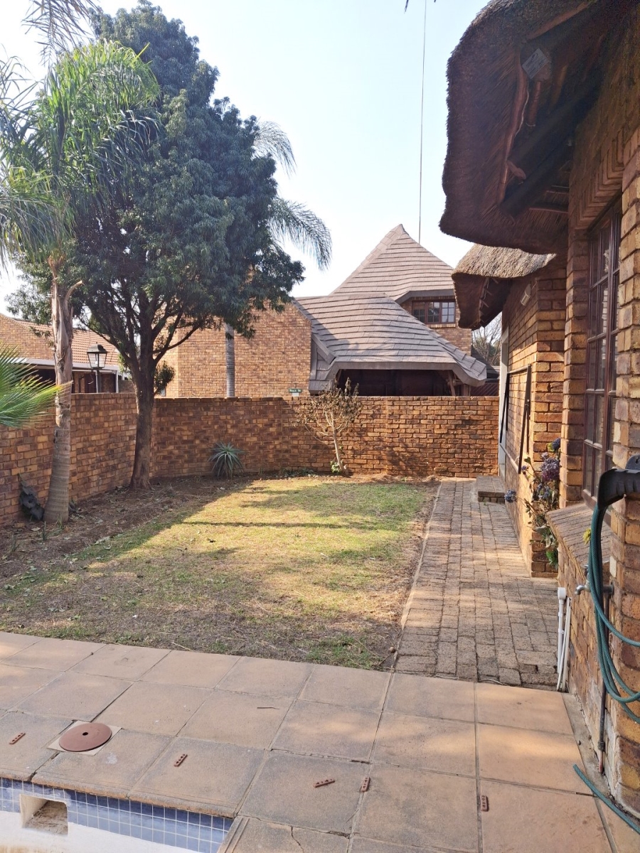 3 Bedroom Property for Sale in Dayanglen Gauteng