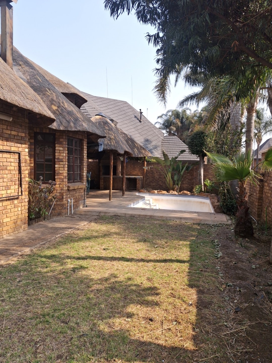 3 Bedroom Property for Sale in Dayanglen Gauteng