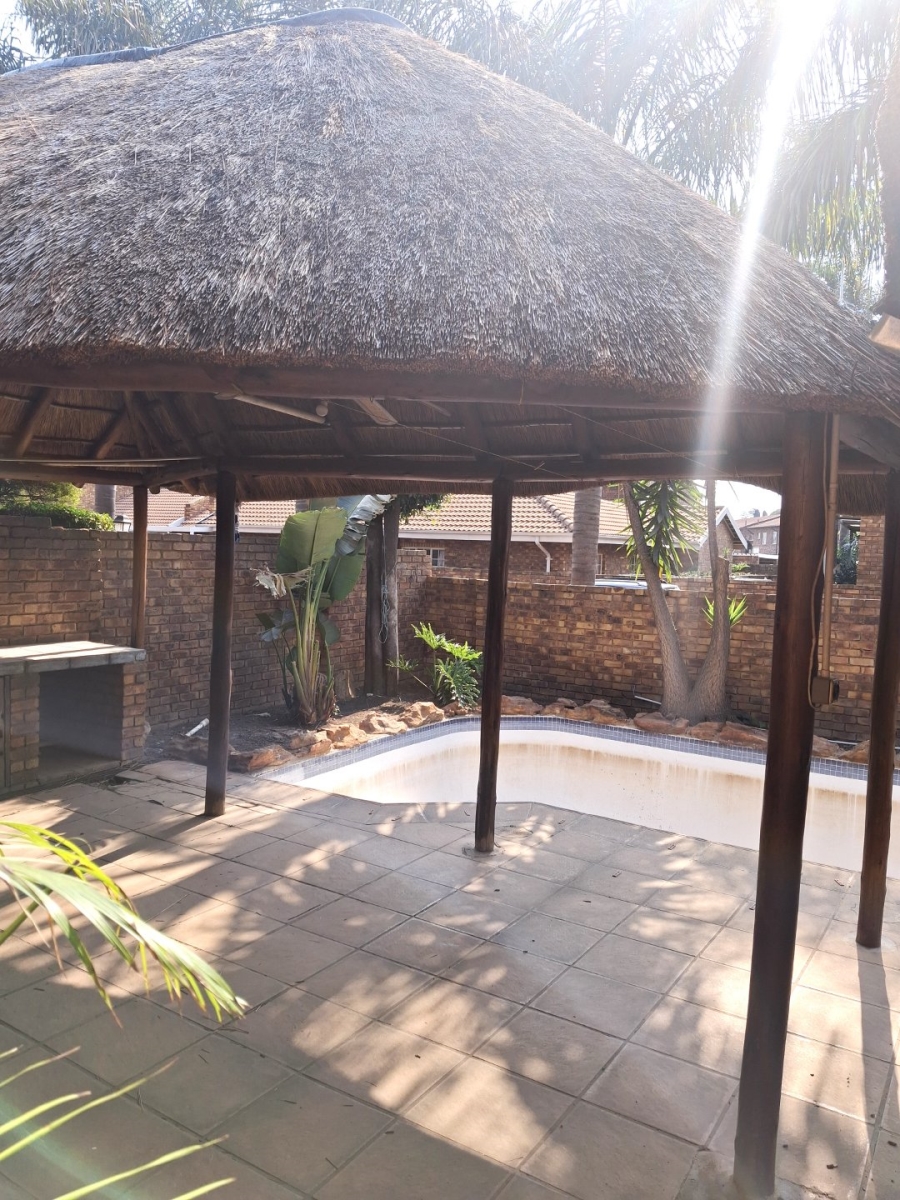 3 Bedroom Property for Sale in Dayanglen Gauteng