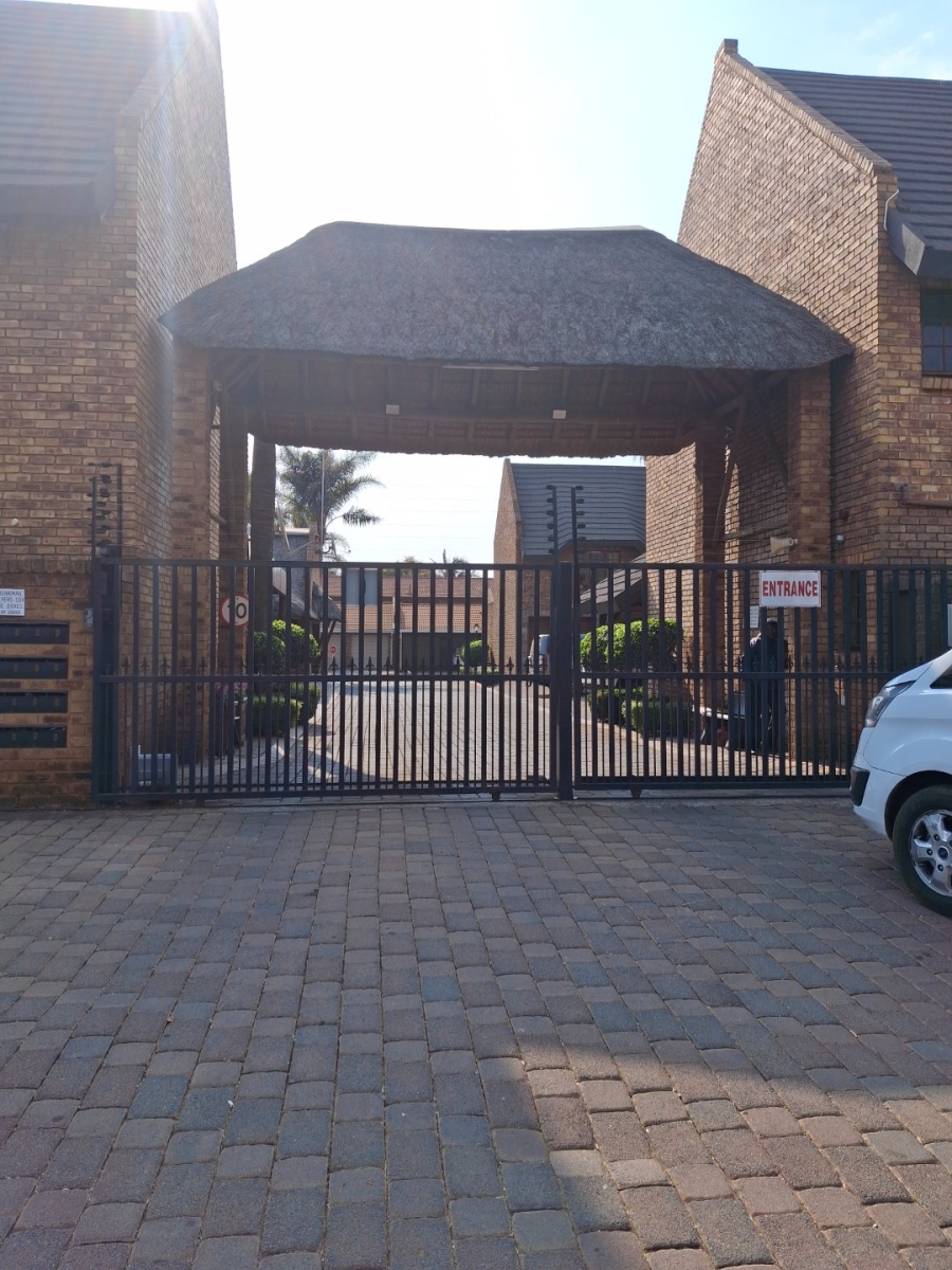 3 Bedroom Property for Sale in Dayanglen Gauteng