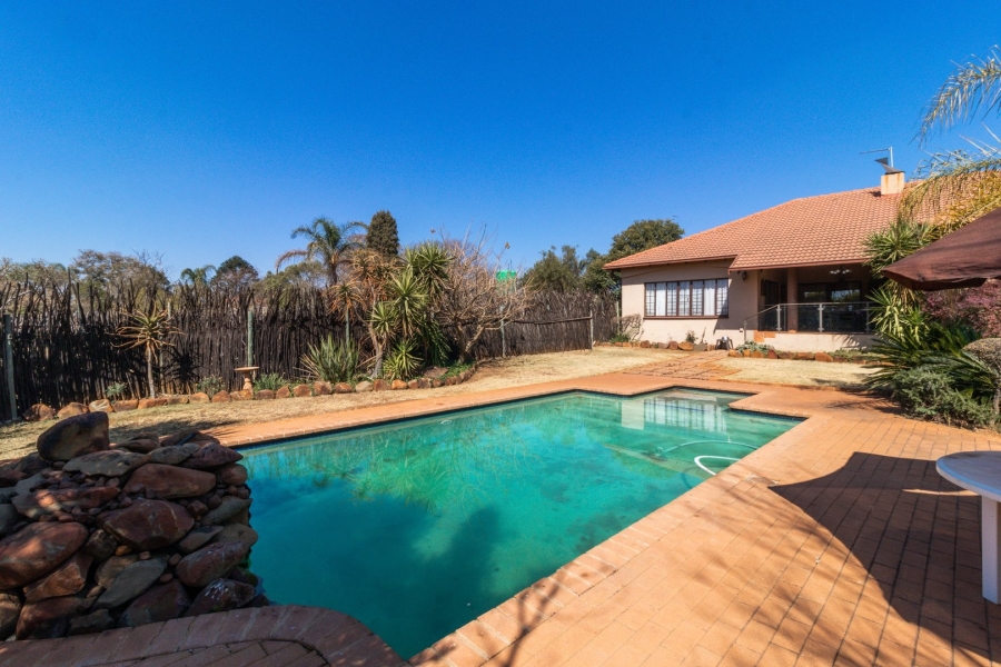 4 Bedroom Property for Sale in Zwavelpoort Gauteng