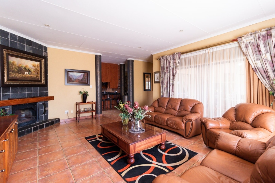 4 Bedroom Property for Sale in Zwavelpoort Gauteng