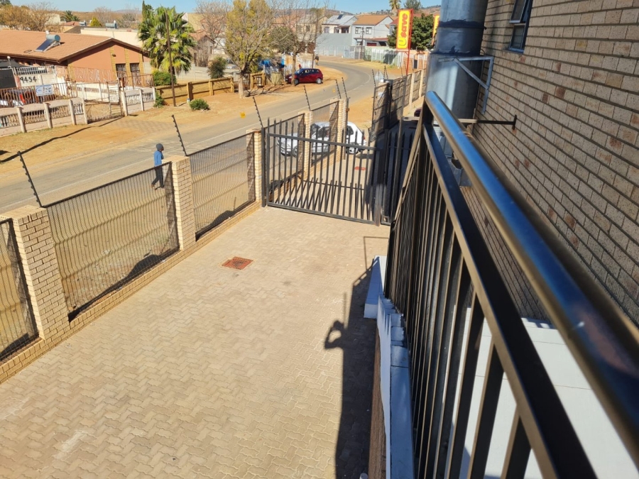 To Let 2 Bedroom Property for Rent in Lenasia Ext 10 Gauteng