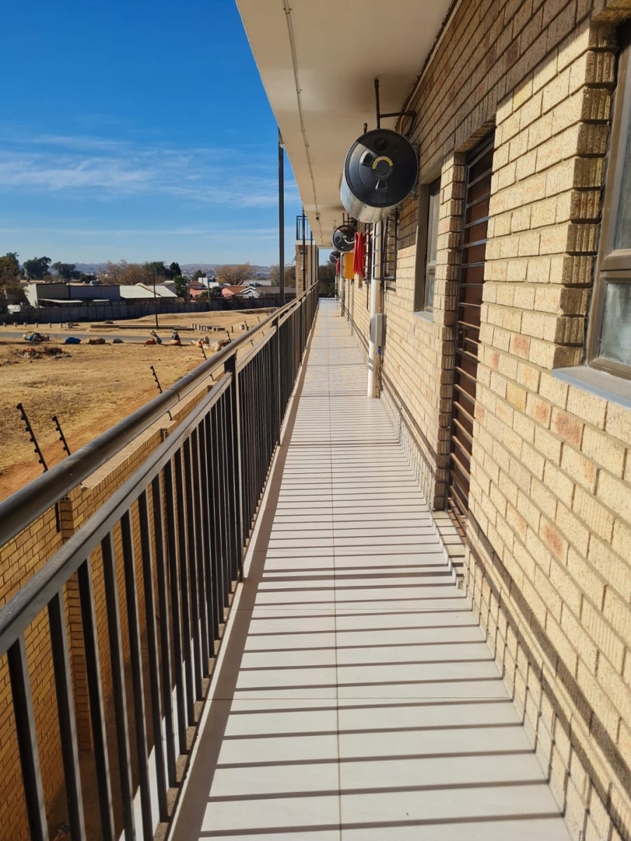 To Let 2 Bedroom Property for Rent in Lenasia Ext 10 Gauteng