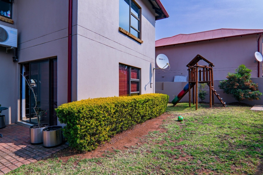 4 Bedroom Property for Sale in Broadacres Gauteng