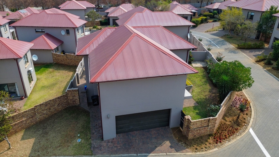 4 Bedroom Property for Sale in Broadacres Gauteng