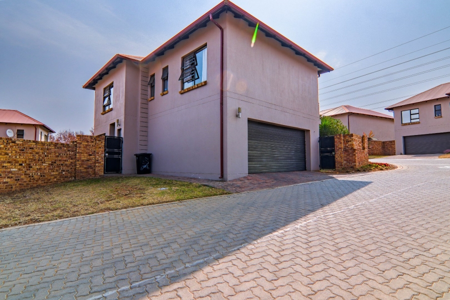 4 Bedroom Property for Sale in Broadacres Gauteng