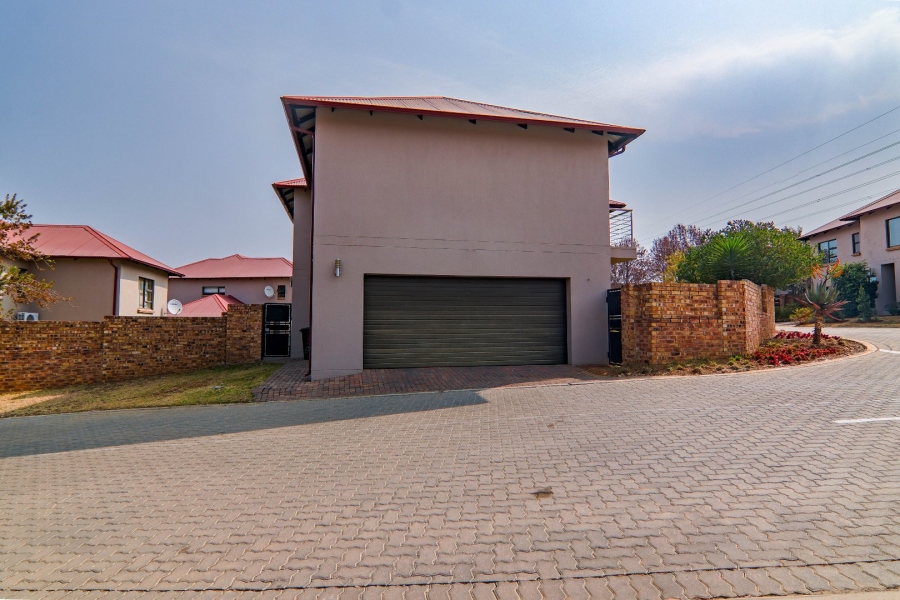 4 Bedroom Property for Sale in Broadacres Gauteng