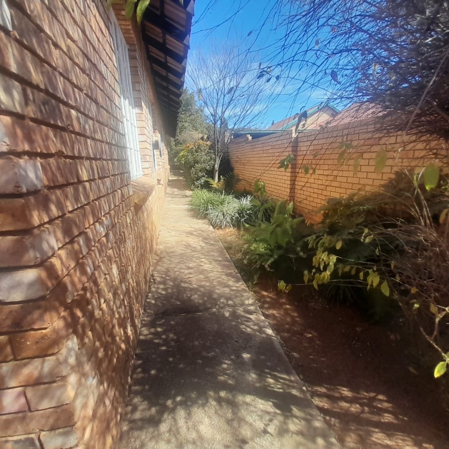 3 Bedroom Property for Sale in Helikonpark Gauteng