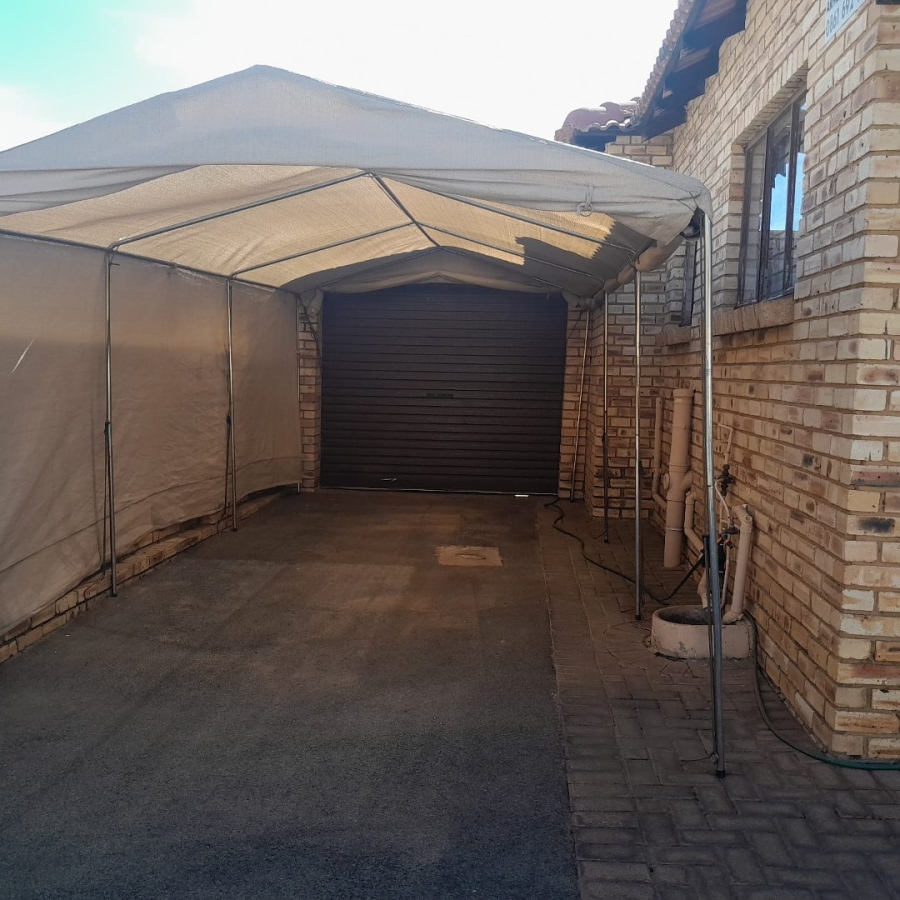 3 Bedroom Property for Sale in Greenhills Gauteng