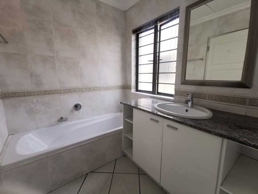 To Let 4 Bedroom Property for Rent in Bedford Gardens Gauteng