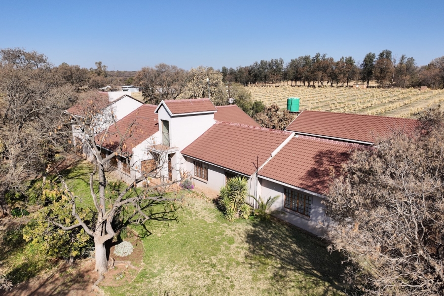 5 Bedroom Property for Sale in Grootvaly AH Gauteng