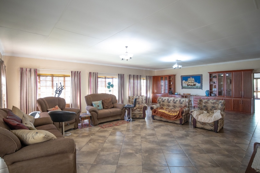 5 Bedroom Property for Sale in Grootvaly AH Gauteng