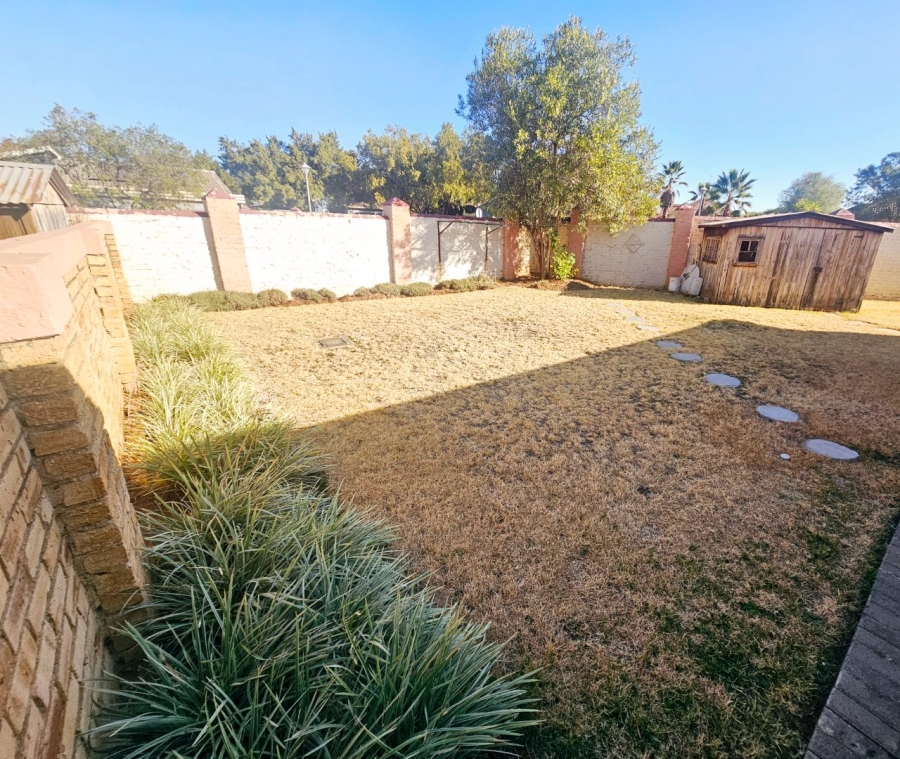 To Let 3 Bedroom Property for Rent in Heuwelsig Estate Gauteng