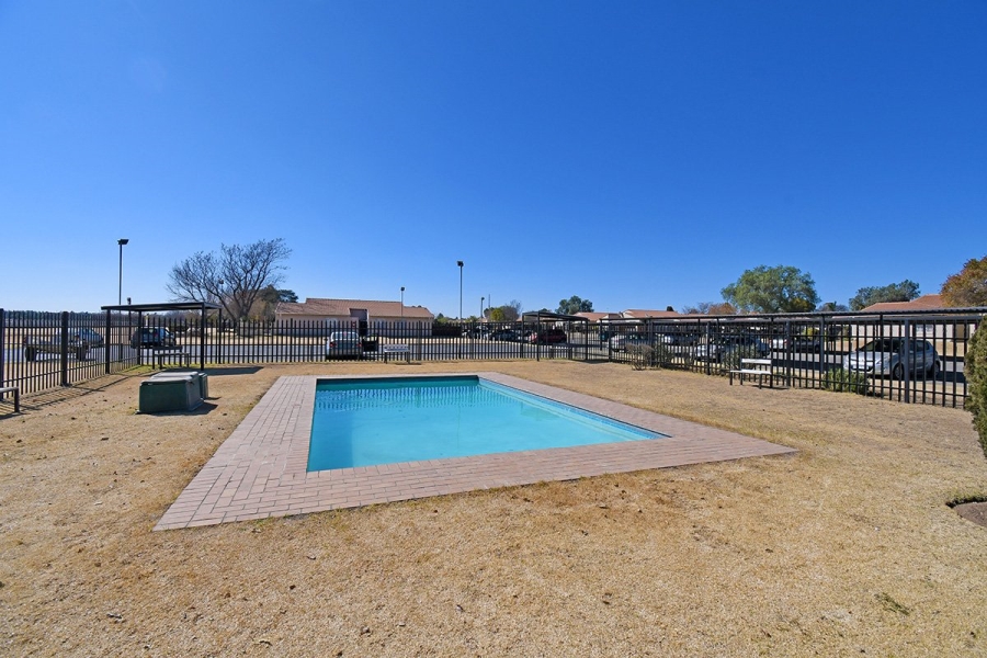 3 Bedroom Property for Sale in Klippoortjie Gauteng