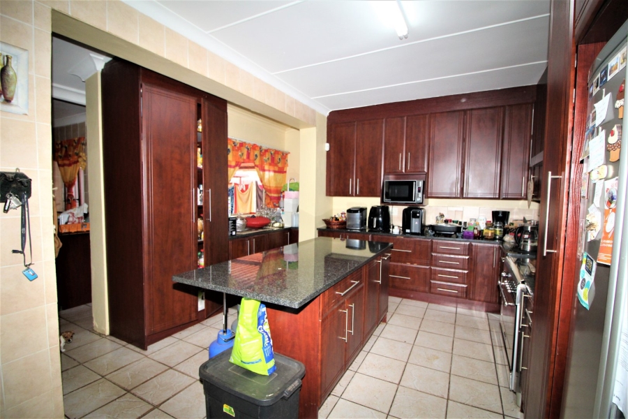 6 Bedroom Property for Sale in Valhalla Gauteng