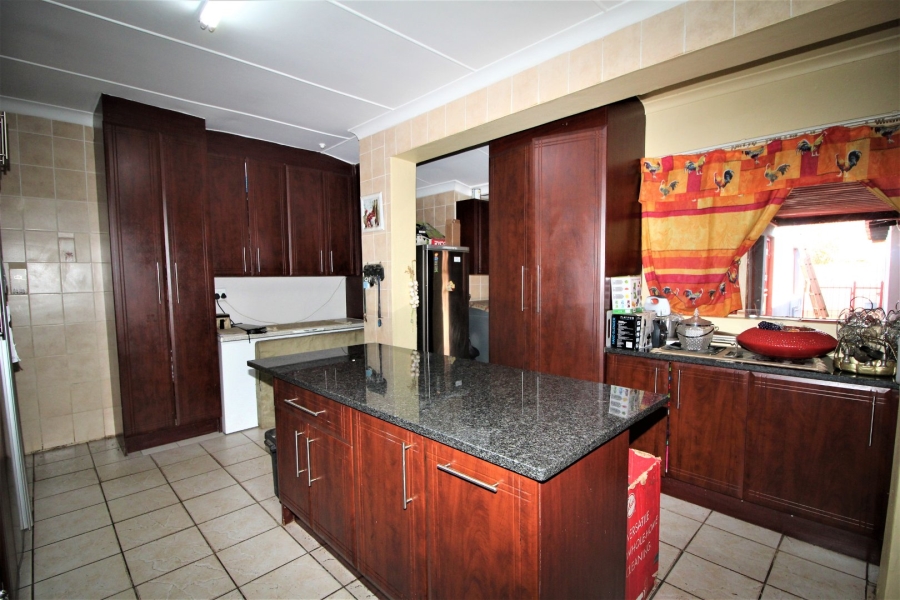 6 Bedroom Property for Sale in Valhalla Gauteng