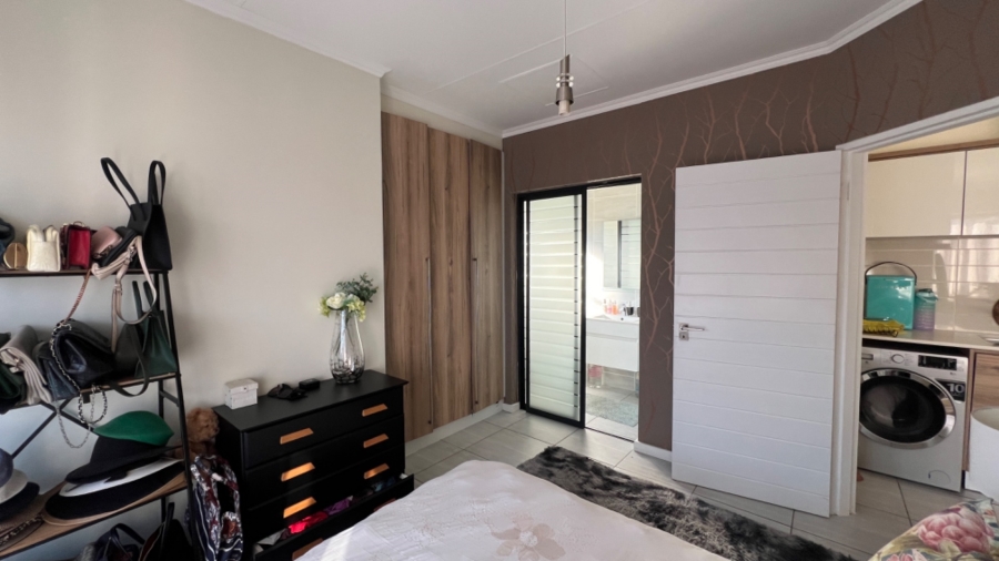 To Let 1 Bedroom Property for Rent in Waterfall Gauteng