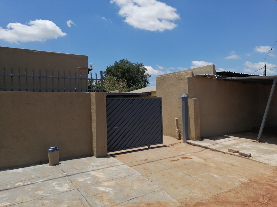 12 Bedroom Property for Sale in Soshanguve South Ext 4 Gauteng