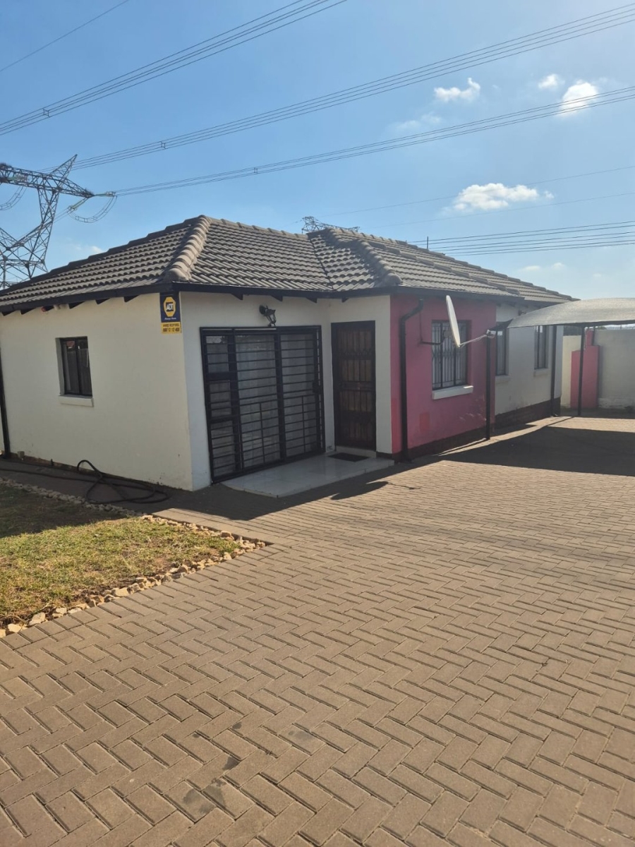 3 Bedroom Property for Sale in Blue Hills AH Gauteng