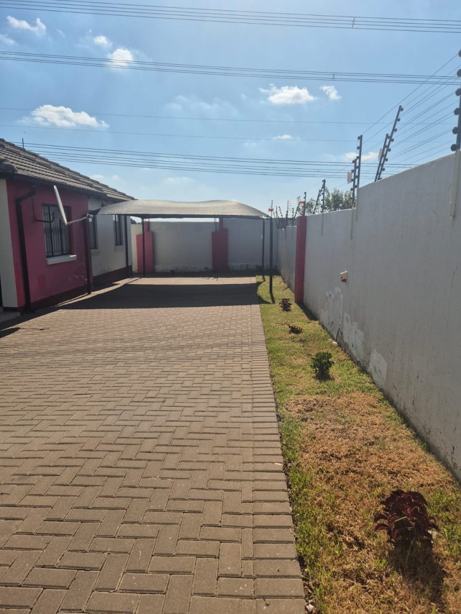 3 Bedroom Property for Sale in Blue Hills AH Gauteng