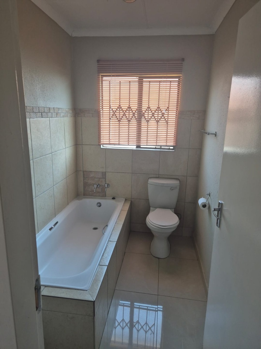 3 Bedroom Property for Sale in Blue Hills AH Gauteng