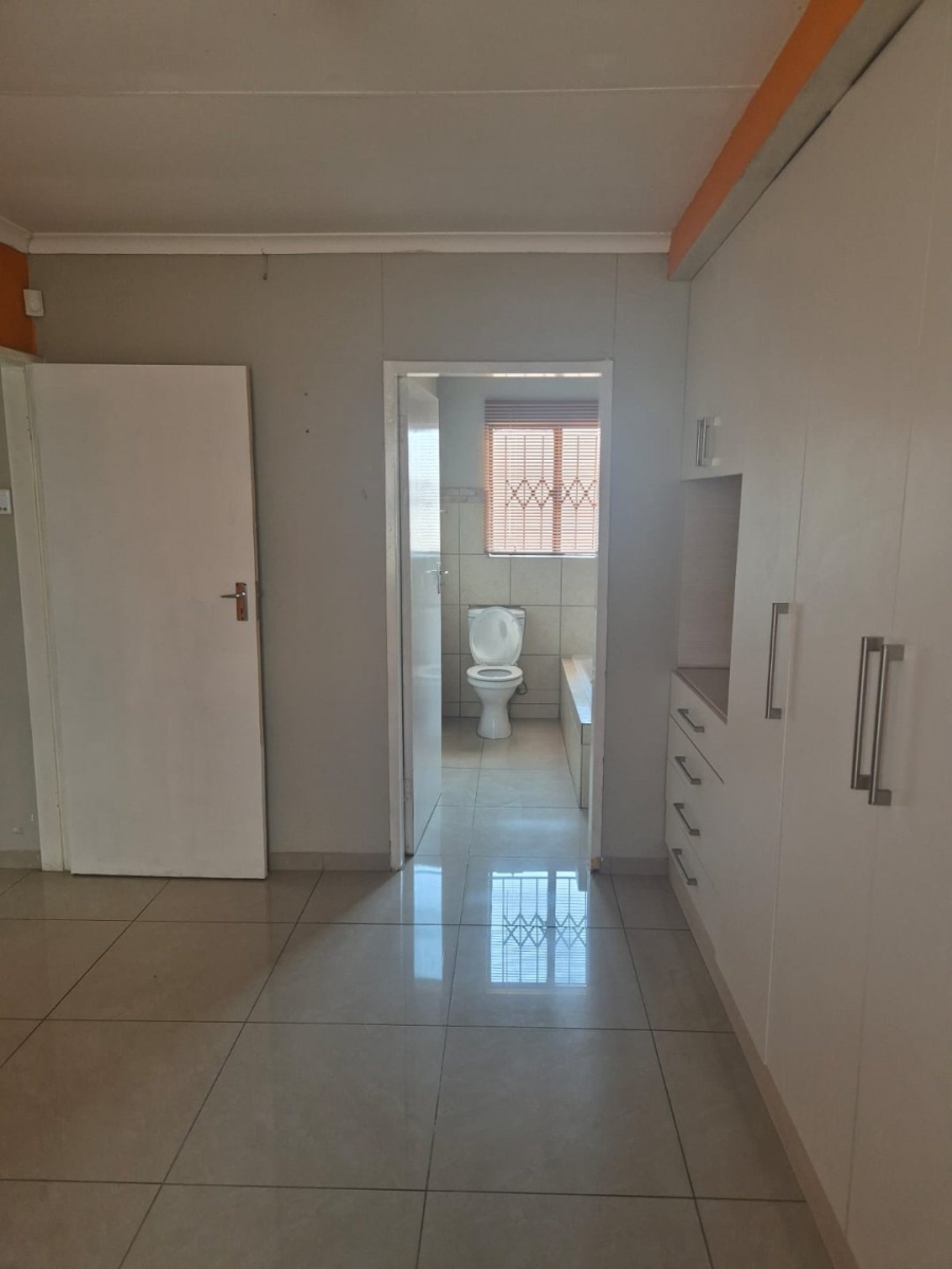 3 Bedroom Property for Sale in Blue Hills AH Gauteng