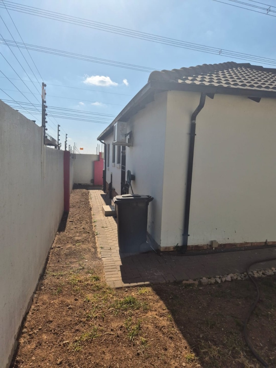 3 Bedroom Property for Sale in Blue Hills AH Gauteng