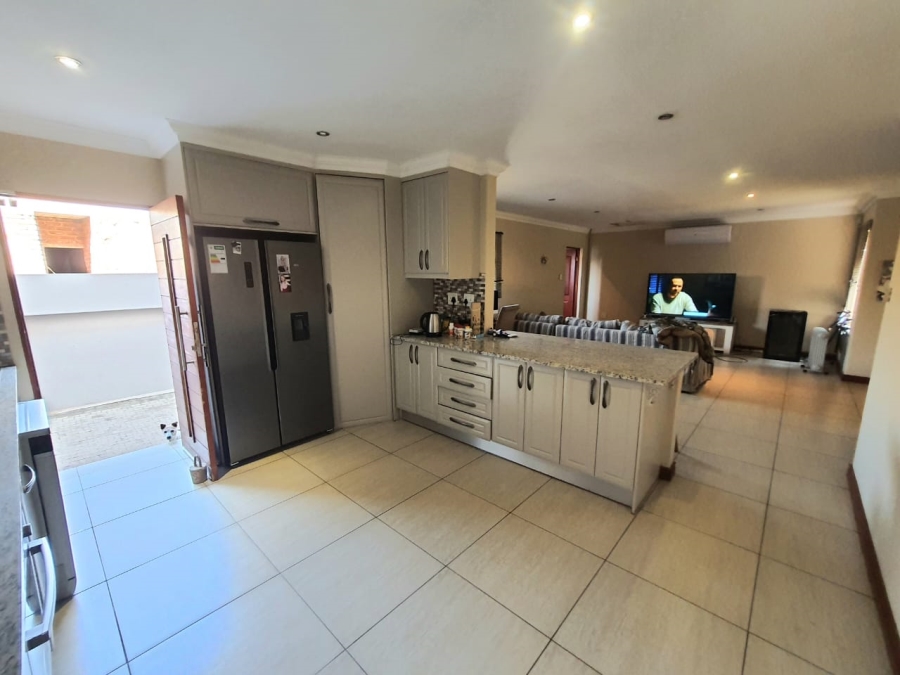 2 Bedroom Property for Sale in Olympus AH Gauteng