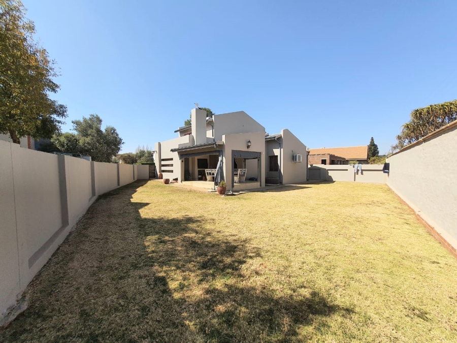 2 Bedroom Property for Sale in Olympus AH Gauteng