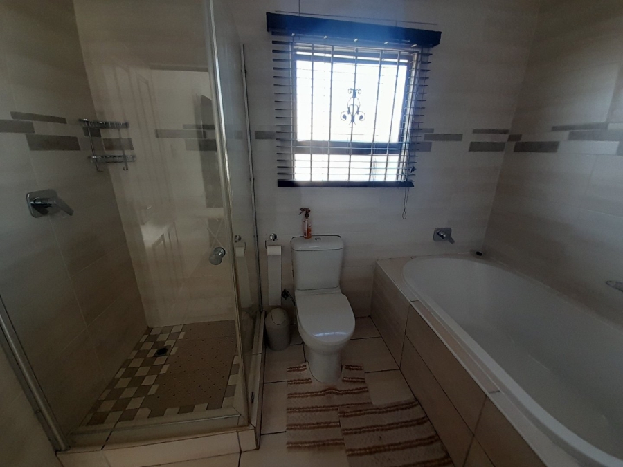 3 Bedroom Property for Sale in Blue Hills Gauteng