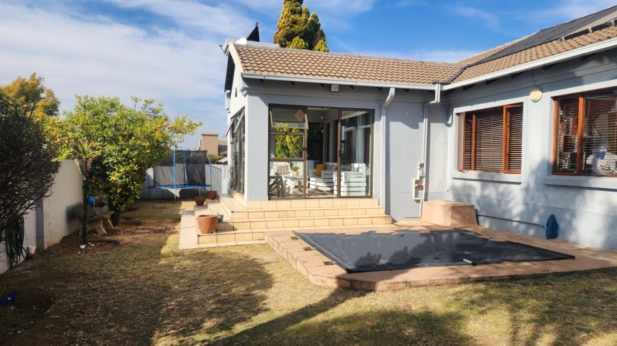 3 Bedroom Property for Sale in Thatchfield Glen Gauteng