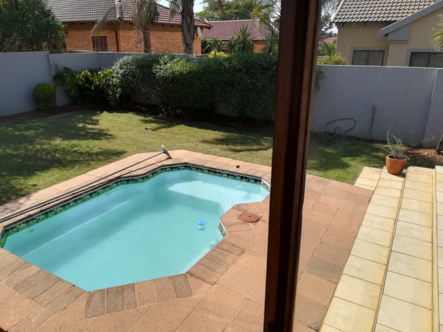 3 Bedroom Property for Sale in Thatchfield Glen Gauteng