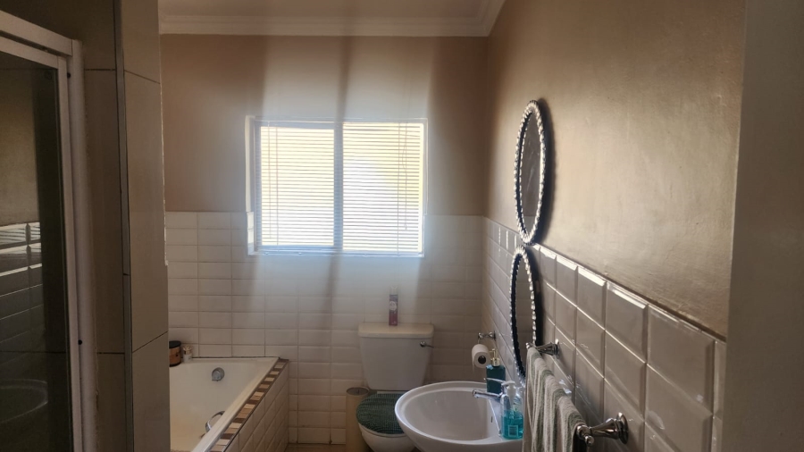 3 Bedroom Property for Sale in Thatchfield Glen Gauteng