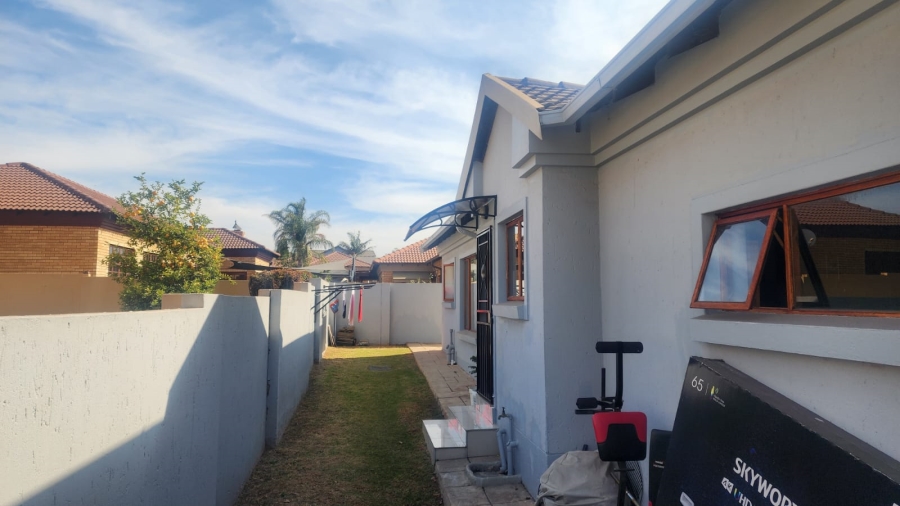 3 Bedroom Property for Sale in Thatchfield Glen Gauteng