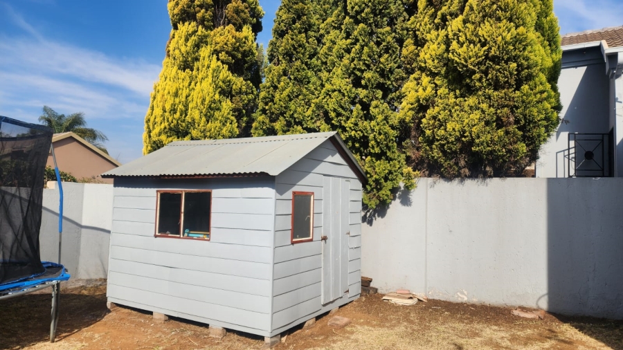 3 Bedroom Property for Sale in Thatchfield Glen Gauteng