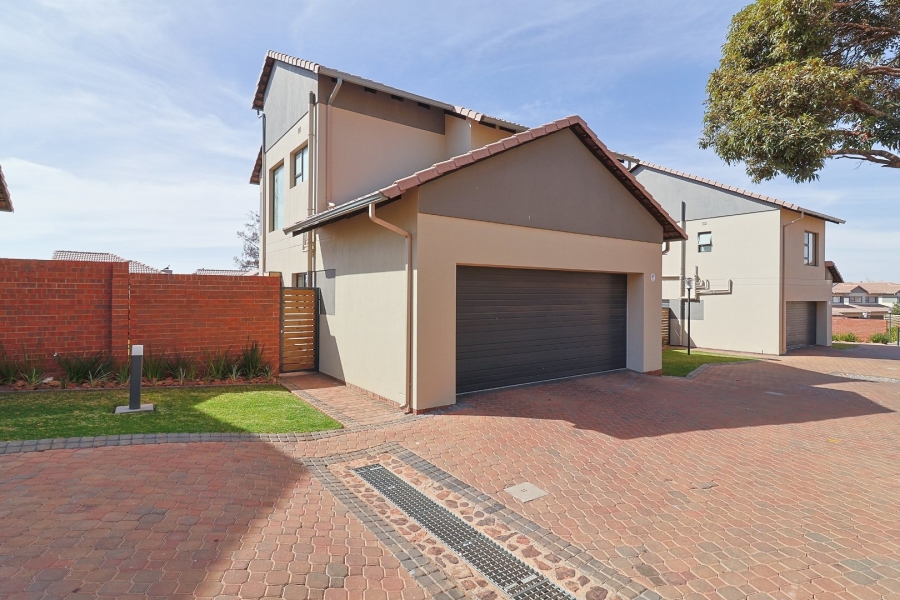 3 Bedroom Property for Sale in Amorosa Gauteng