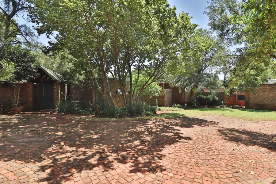 5 Bedroom Property for Sale in Bashewa A H Gauteng