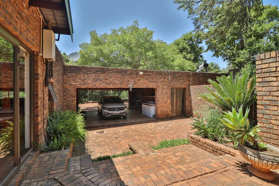 5 Bedroom Property for Sale in Bashewa A H Gauteng