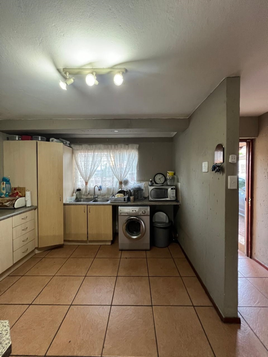 To Let 2 Bedroom Property for Rent in Buccleuch Gauteng